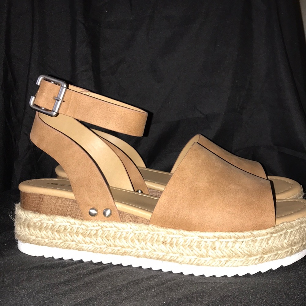 Platform sandals